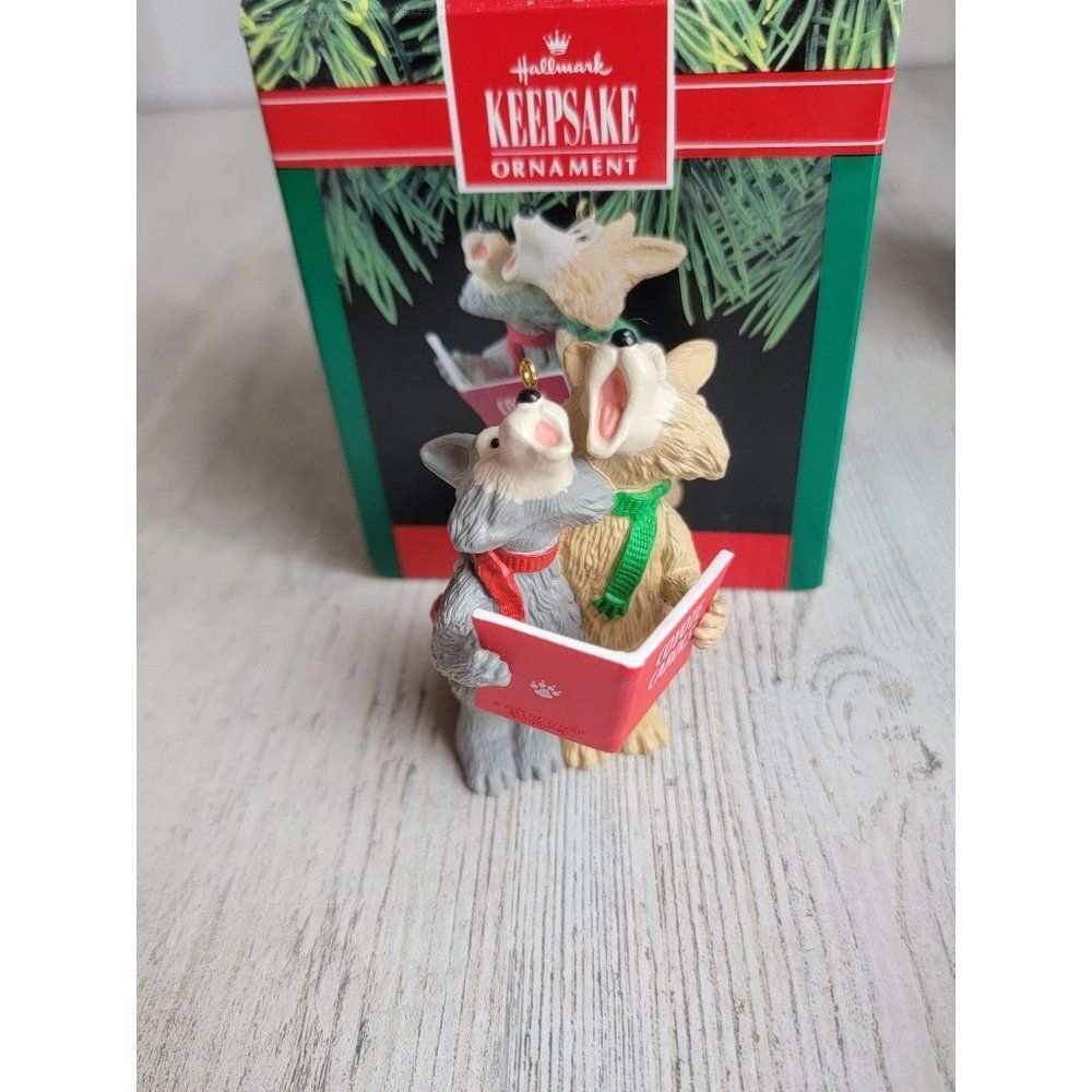 Hallmark 1990 coyote carols ornament Xmas
